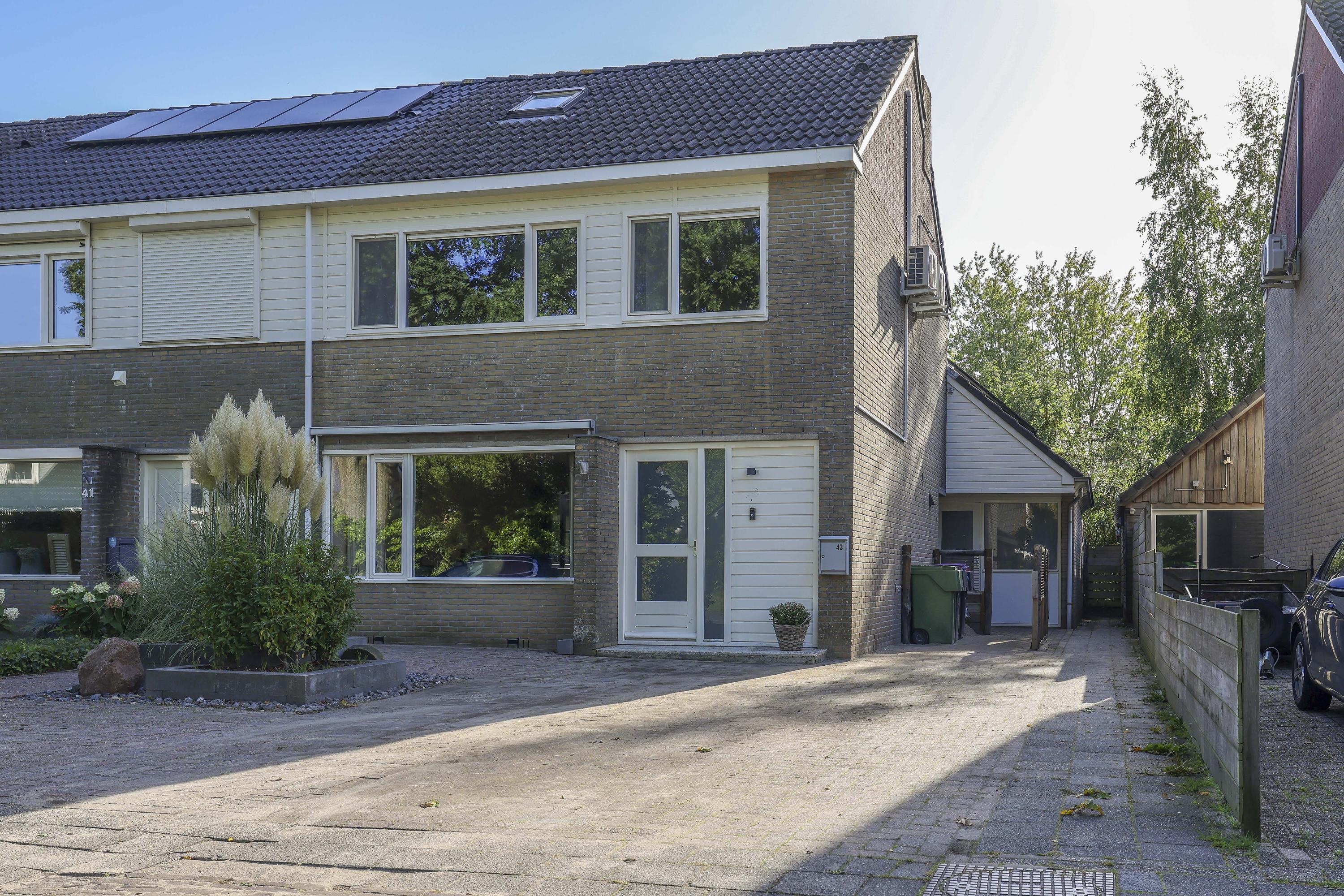 Van Stolbergstrjitte 43 Kootstertille - Hoofdafbeelding.jpg
